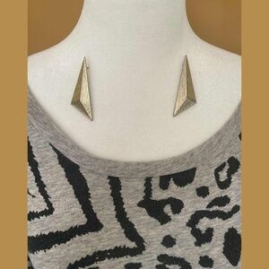 SET - Gray Animal Print Top Matching Gold Triangle Earrings - Leopard Retro S/M